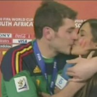 Poljubac Ikera Casillasa i njegove djevojke Sare Carbonero koja je na SP-u 2010. radila kao TV reporterka
