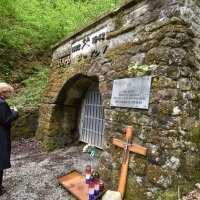 Predsjednica obilazi stratišta: Huda jama