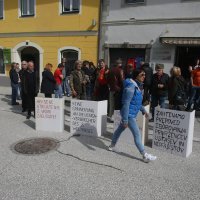 Protestni skup u centru Bleiburga antifašisticke organizacije Austrije, Italije, Hrvatske i Slovenije
