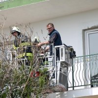 Biograd: Vatrogasci s balkona spustili muškarca koji je ostao zazidan u kući