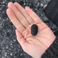 Kamenčić s crne plaže Reynisfjara