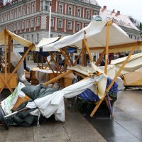Vjetar prevrnuo štandove na Trgu bana Jelačića