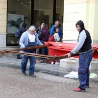 Vjetar prevrnuo štandove na Trgu bana Jelačića