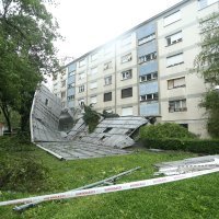 Vjetar otpuhao limeni krov