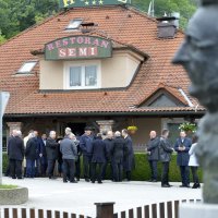 Andrej Plenković i HDZ-ovi kandidati kod rodne kuće Franje Tuđmana