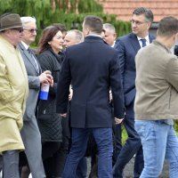 Andrej Plenković i HDZ-ovi kandidati kod rodne kuće Franje Tuđmana