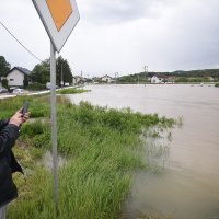 U karlovačkom naselju Logorište Korana se izlila u dvorište kuća
