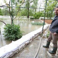 Zbog visokog vodostaja Mrežnice poplavljene su brojne ceste na području Duga Rese
