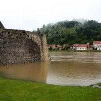 Hrvatska Kostajnica Vodostaj rijeke Une i dalje raste, mještani i vatrogasci nastavljaju borbu