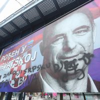 Išaran plakat Milorada Pupovca u Zagrebu