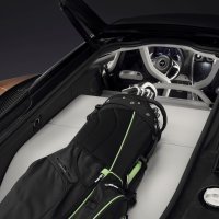 Iznad nisko položenog motora straga mogu se spremiti čaki i skije duljine 185 cm