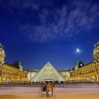 Staklena piramida, Louvre, Pariz
