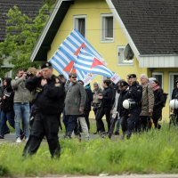 Prosvjednici u Bleiburgu nose transparent 'Ustaše i četnici, zajedno ste bježali'