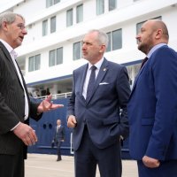 Vlasnik nizozemske tvrtke Oceanwide Expeditions Wijnand van Geesel, Andro Krstulović Opara i Tomislav Debeljak