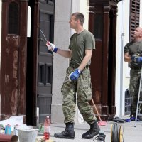 Vojnici boje stražarnicu pred Vladom