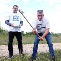 Miro Bulj izveo performans polaganja kamena temeljca u Pokrovniku