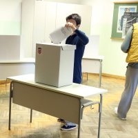 Zagreb - Otvorena birališta na kojima će birači iz Republike Hrvatske izabrati zastupnike za Europski parlament