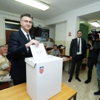 Premijer Andrej Plenković dao svoj glas na izborima za Europski parlament