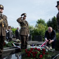 U povodu Dana oružanih snaga RH ministar Krstičević položio vijence na groblju Mirogoj