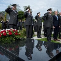U povodu Dana oružanih snaga RH ministar Krstičević položio vijence na groblju Mirogoj
