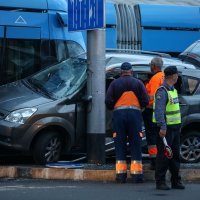 Tramavaj zgnječio automobil