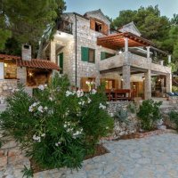 Vila Lemešić, Milna