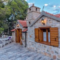 Vila Lemešić, Milna