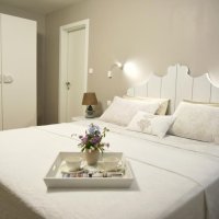 Vila Celine, Postire