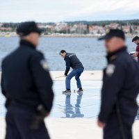 Razbijeno nekoliko solarnih ploča na instalaciji Pozdrav Suncu u Zadru