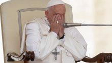 Papa je duboko ožalošćen nakon što je vidio fotografiju oca i kćeri koji su se utopili