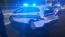 [VIDEO] Filmska potjera: Kombijem pokušao izgurati policiju s autoceste, pa se zabio u blokadu na Lučkom