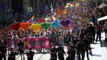 Počeo 18. Zagreb pride, pogledajte koji su se političari pridružili povorci ponosa i što šef SDP-a misli o posvajanju