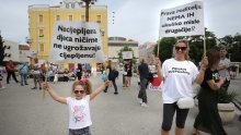 Cirkus u Splitu: Protivnik cijepljenja pozvao na vjerovanje instinktu umjesto u medicinu, Pernar se i dalje kune u vitamin C