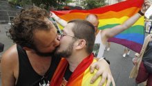 U Povorci ponosa u Kijevu 5000 ljudi, pokušali su ih omesti militanti krajnje desnice i pravoslavne organizacije