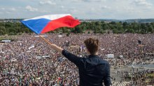 Najvećim prosvjedima od pada komunizma u Češkoj traži se ostavka premijera Babiša