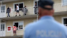 Policija počela iseljavanje 29 obitelji iz zagrebačkog Plinarskog naselja, medijima zabranjen pristup
