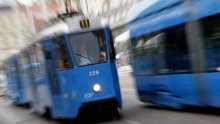 Zagrebom prometuju stari tramvaji bez klime dok novi stoje u garaži?!