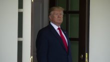 Trump se distancirao od povika 'pošalji je odakle je došla'