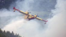 Protupožarni avioni i dalje gase požar kod Knina