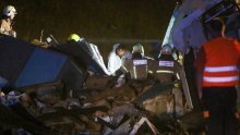 [FOTO/VIDEO] Teška prometna nesreća kod Karlovca; šleper s mlijekom poklopio osobni automobil, jedna osoba poginula