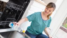 Riješite se neugodnih mirisa: Kako očistiti perilicu posuđa u četiri jednostavna koraka