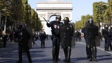 Francuska policija se sukobila sa žutim prslucima