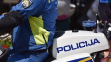 Motocikl MUP-a sletio s ceste, jedna osoba prevezena u bolnicu