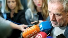Bandić u Starom Brestju izviždan, a građani njemu i njegovoj sviti skandirali 'Cigani, Cigani'