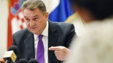 Čačić: HNS nema snage maknuti se iz fotelja za koje su se prodali
