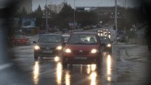 Kolnici mjestimice vlažni i skliski, zbog nesreće se vozi otežano između čvorova Ogulin i Brinje
