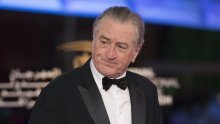 Kao tinejdžer Robert De Niro bio je član bande, zbog čega je godinama kasnije savršeno utjelovio uloge mafijaša, a zbog duge jezičine dobivao je i prijetnje smrću