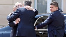 Slovenske europarlamentarce smeta bliskost Junckera i Plenkovića pa traže odgodu odluke o Schengenu