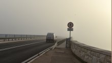 Vrlo gusta magla, kolona, pješak na autocesti... Vozači, budite posebno oprezni!