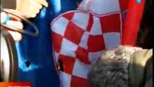 Srpski radikali zapalili hrvatsku zastavu